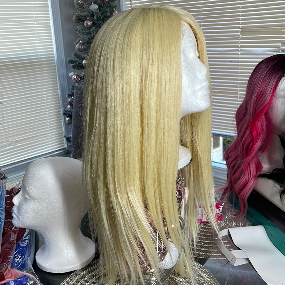 Blond deep part synthetic lace wig